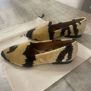 Le Monde Beryl tiger velvet shoes